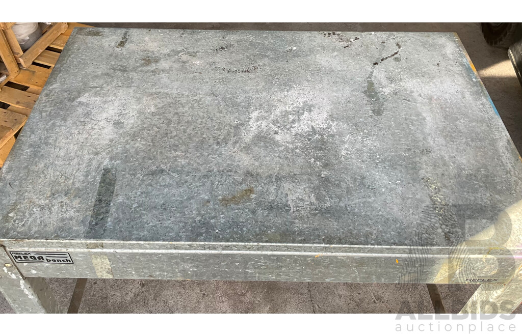 Heavy Duty Work Bench with Wheels