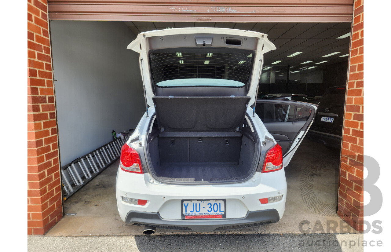 11/2013 Holden Cruze SRi V JH MY13 5d Hatchback White 1.4L