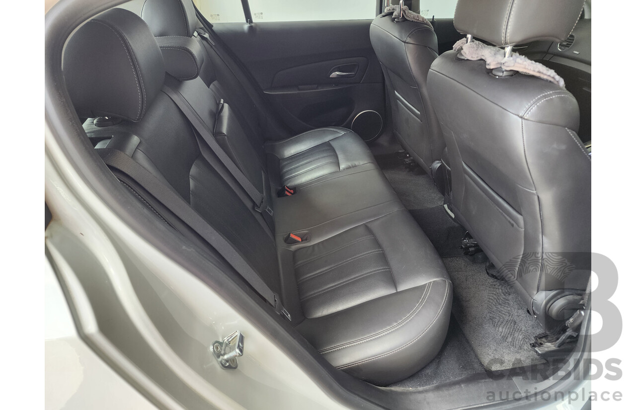 11/2013 Holden Cruze SRi V JH MY13 5d Hatchback White 1.4L