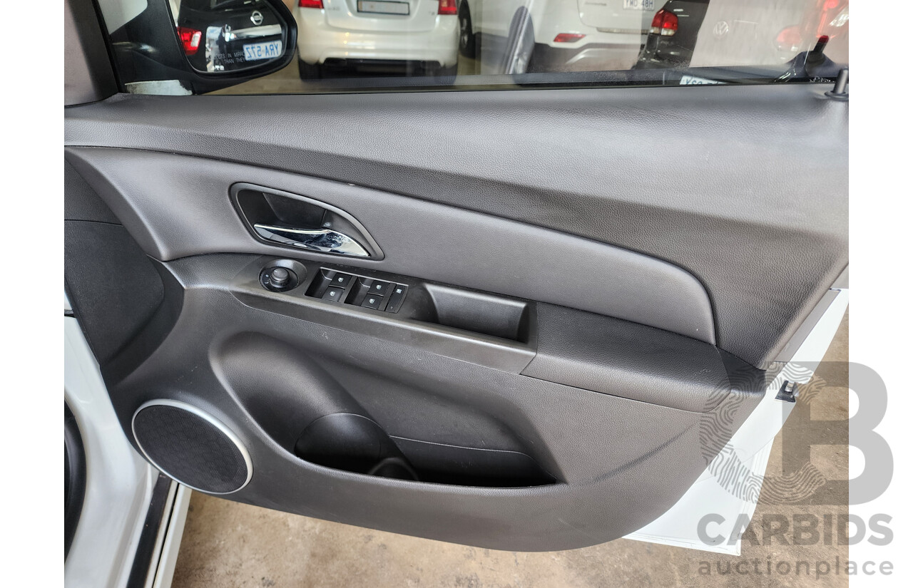 11/2013 Holden Cruze SRi V JH MY13 5d Hatchback White 1.4L