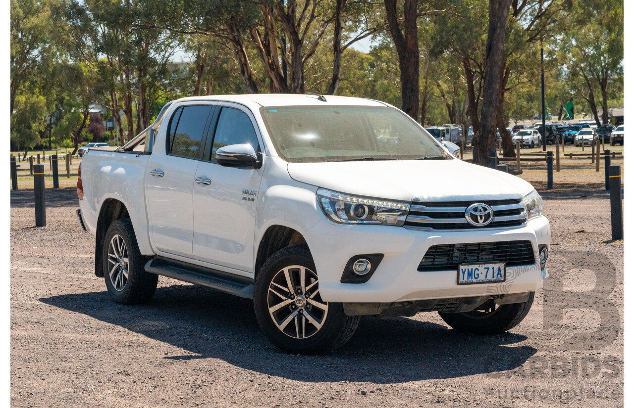 12/2017 Toyota Hilux SR5 (4x4) GUN126R Dual Cab Utility Glacier White Turbo Diesel 2.8L