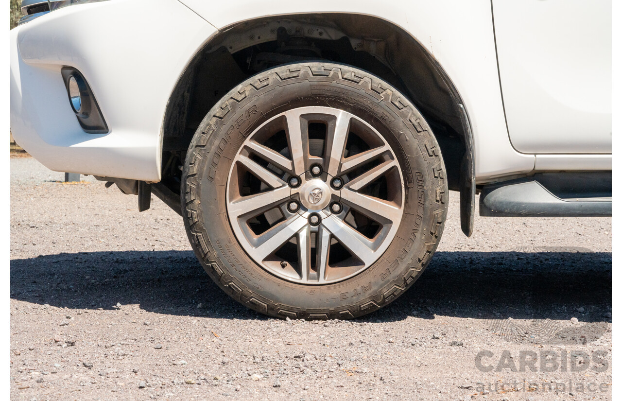 12/2017 Toyota Hilux SR5 (4x4) GUN126R Dual Cab Utility Glacier White Turbo Diesel 2.8L
