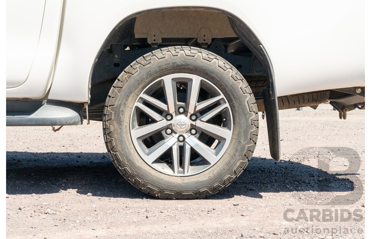 12/2017 Toyota Hilux SR5 (4x4) GUN126R Dual Cab Utility Glacier White Turbo Diesel 2.8L