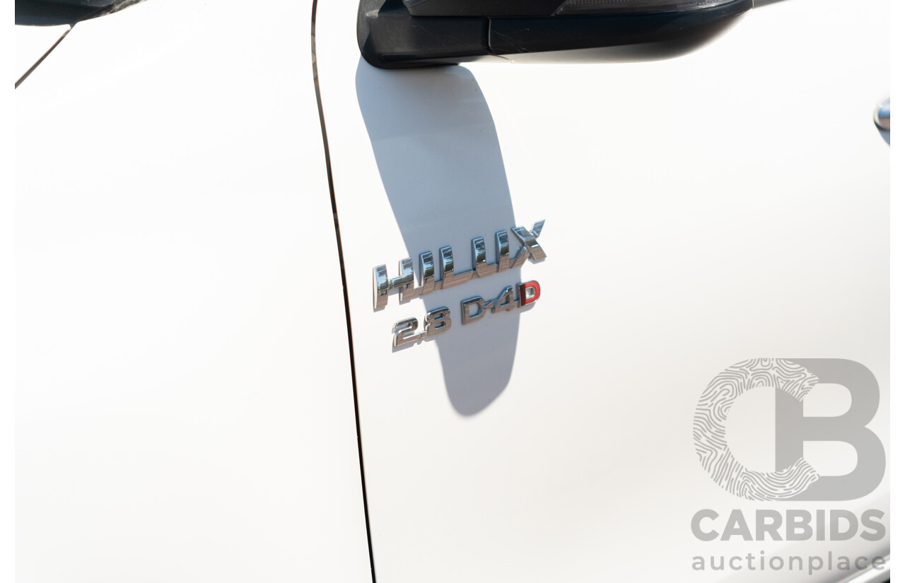 12/2017 Toyota Hilux SR5 (4x4) GUN126R Dual Cab Utility Glacier White Turbo Diesel 2.8L
