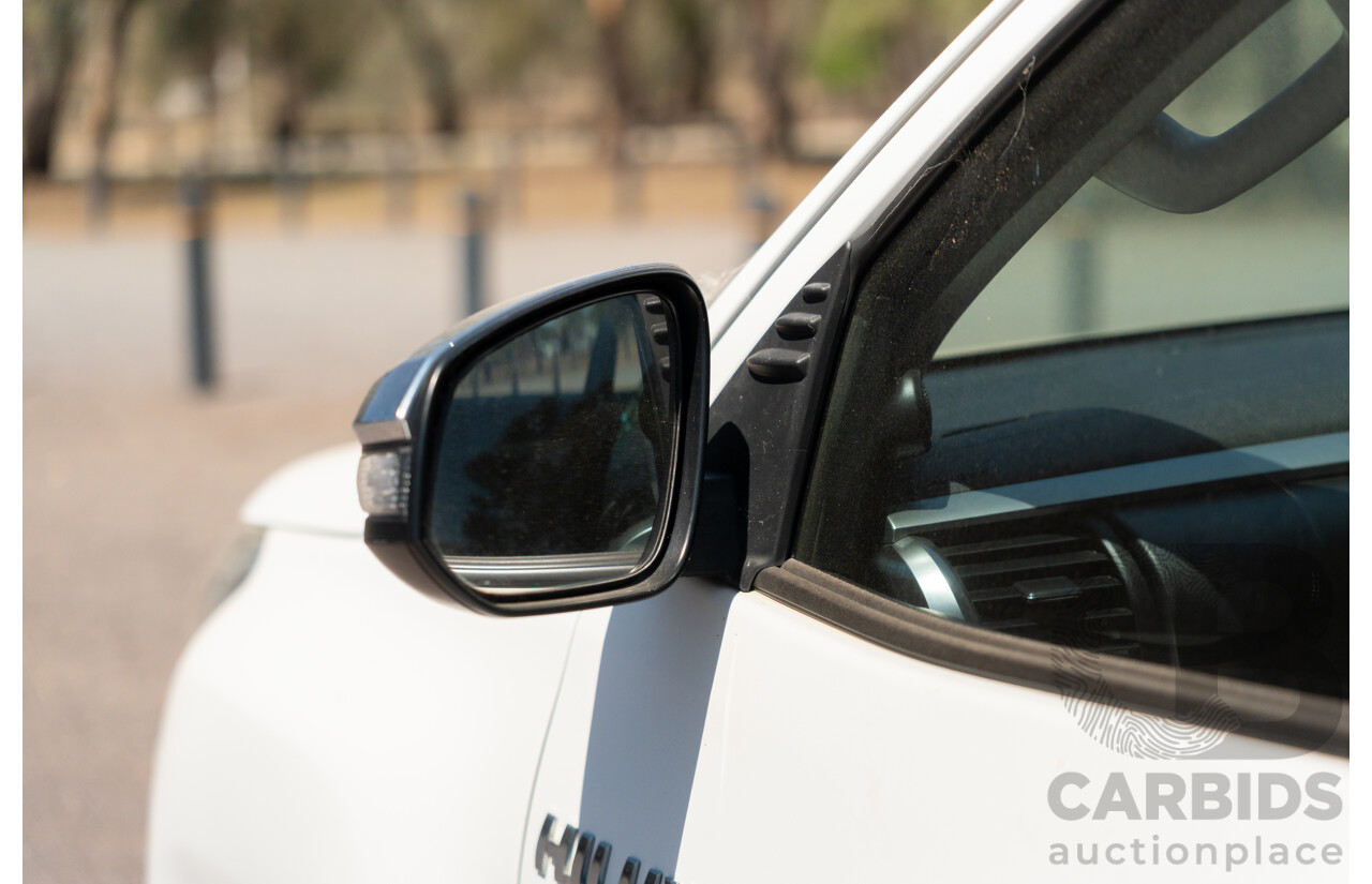 12/2017 Toyota Hilux SR5 (4x4) GUN126R Dual Cab Utility Glacier White Turbo Diesel 2.8L