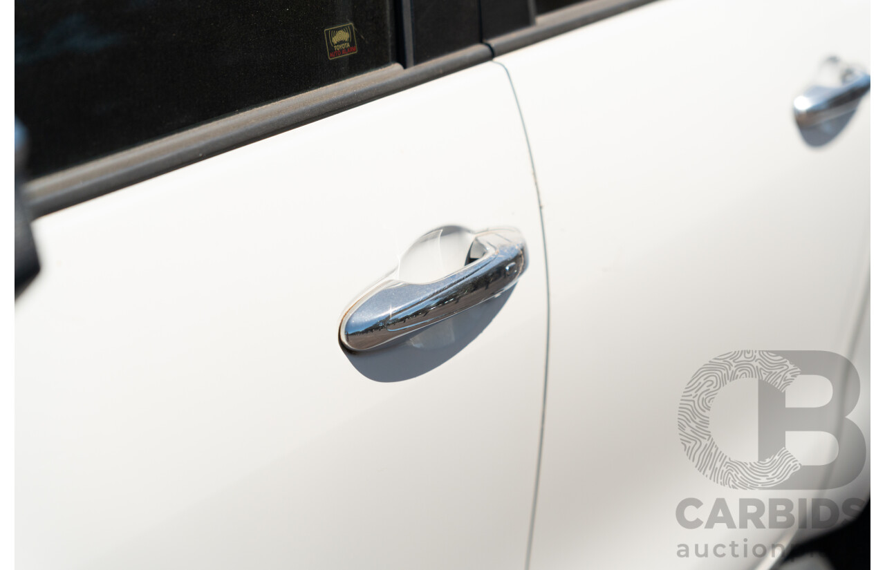 12/2017 Toyota Hilux SR5 (4x4) GUN126R Dual Cab Utility Glacier White Turbo Diesel 2.8L