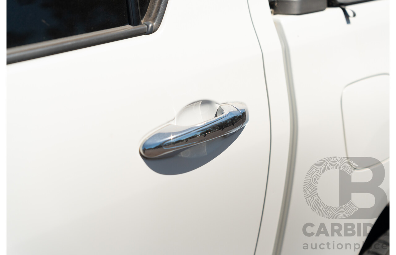 12/2017 Toyota Hilux SR5 (4x4) GUN126R Dual Cab Utility Glacier White Turbo Diesel 2.8L