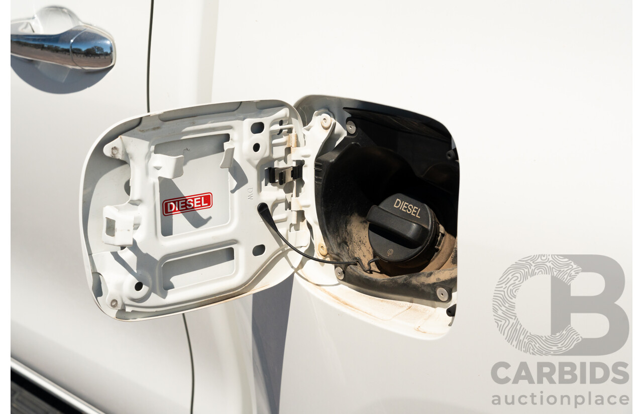 12/2017 Toyota Hilux SR5 (4x4) GUN126R Dual Cab Utility Glacier White Turbo Diesel 2.8L