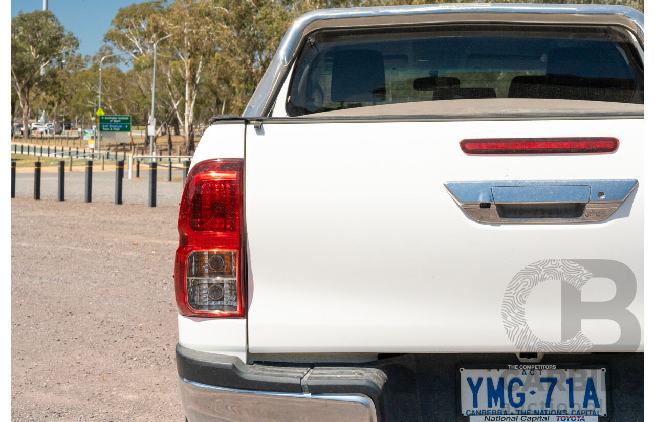 12/2017 Toyota Hilux SR5 (4x4) GUN126R Dual Cab Utility Glacier White Turbo Diesel 2.8L