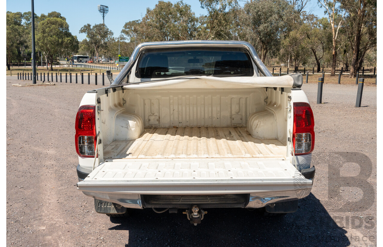 12/2017 Toyota Hilux SR5 (4x4) GUN126R Dual Cab Utility Glacier White Turbo Diesel 2.8L