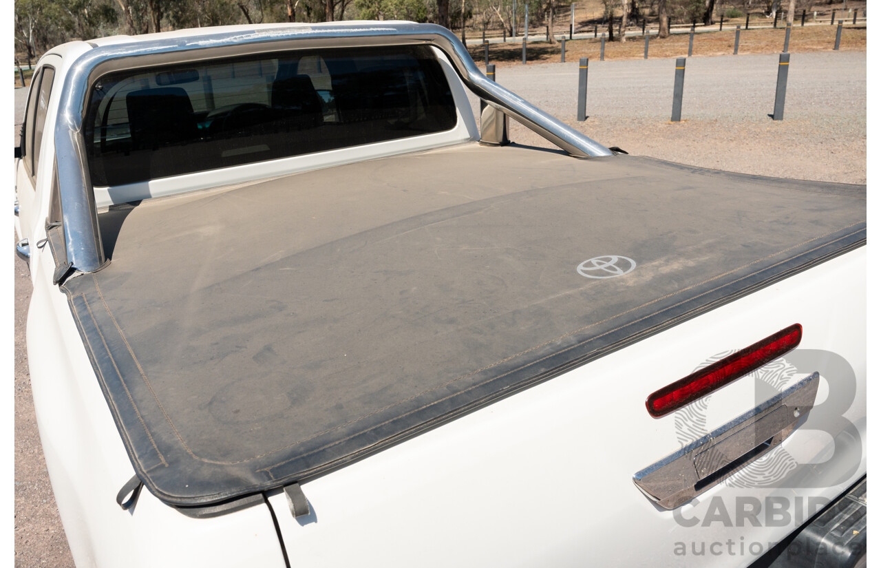 12/2017 Toyota Hilux SR5 (4x4) GUN126R Dual Cab Utility Glacier White Turbo Diesel 2.8L