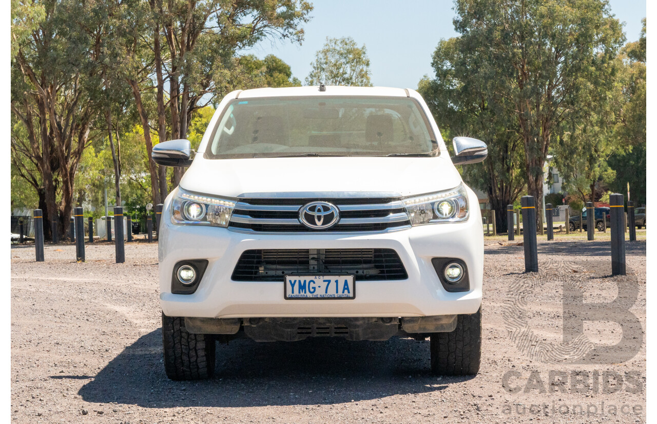 12/2017 Toyota Hilux SR5 (4x4) GUN126R Dual Cab Utility Glacier White Turbo Diesel 2.8L