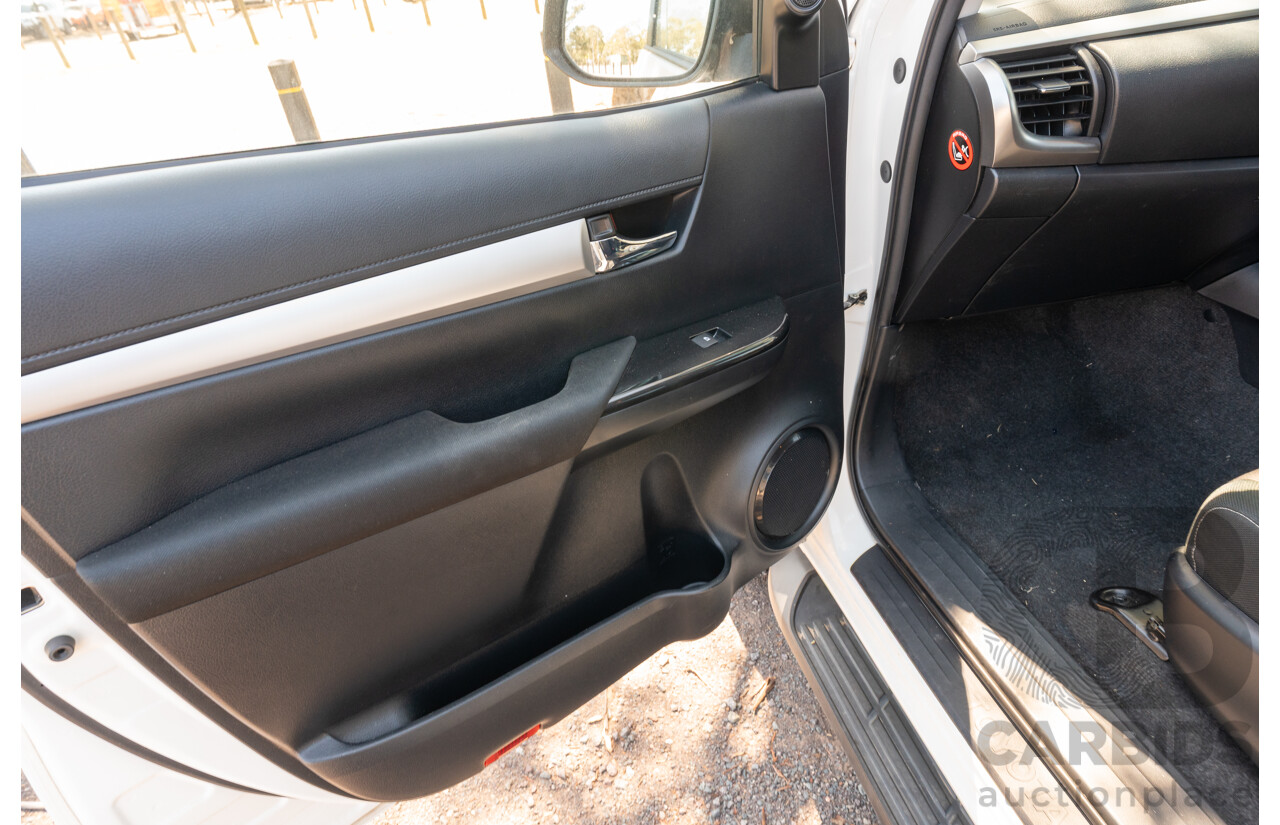 12/2017 Toyota Hilux SR5 (4x4) GUN126R Dual Cab Utility Glacier White Turbo Diesel 2.8L