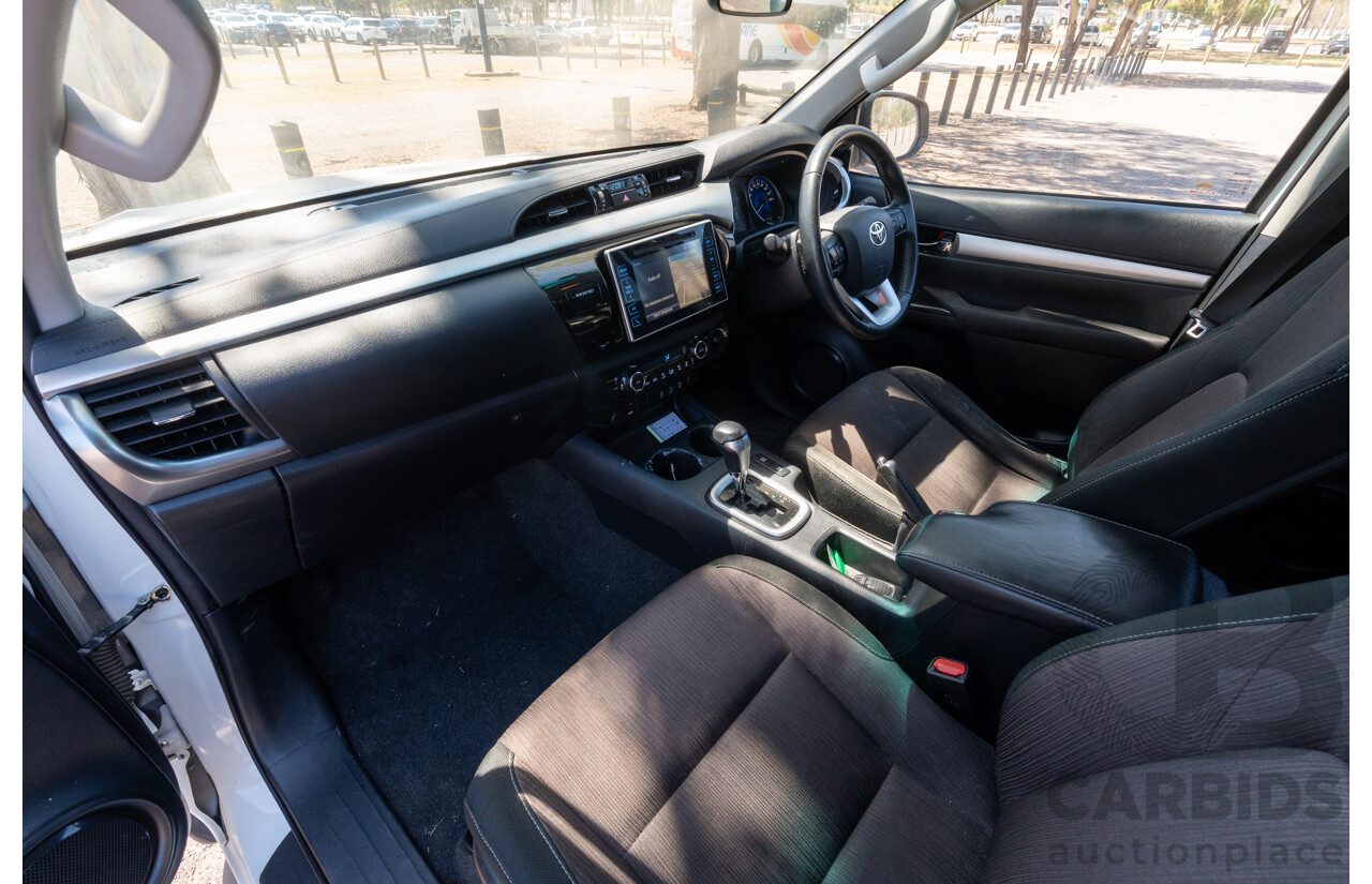 12/2017 Toyota Hilux SR5 (4x4) GUN126R Dual Cab Utility Glacier White Turbo Diesel 2.8L