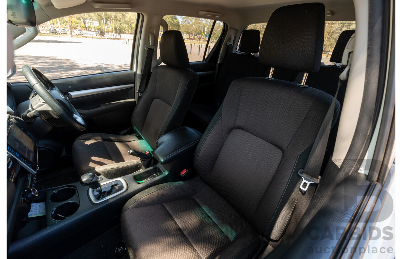 12/2017 Toyota Hilux SR5 (4x4) GUN126R Dual Cab Utility Glacier White Turbo Diesel 2.8L