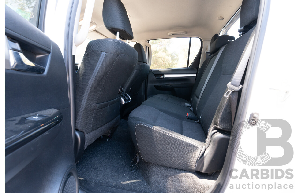 12/2017 Toyota Hilux SR5 (4x4) GUN126R Dual Cab Utility Glacier White Turbo Diesel 2.8L