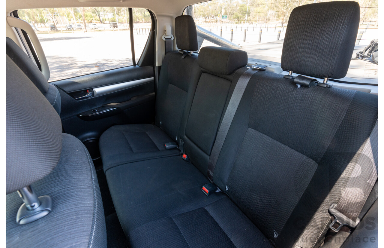 12/2017 Toyota Hilux SR5 (4x4) GUN126R Dual Cab Utility Glacier White Turbo Diesel 2.8L