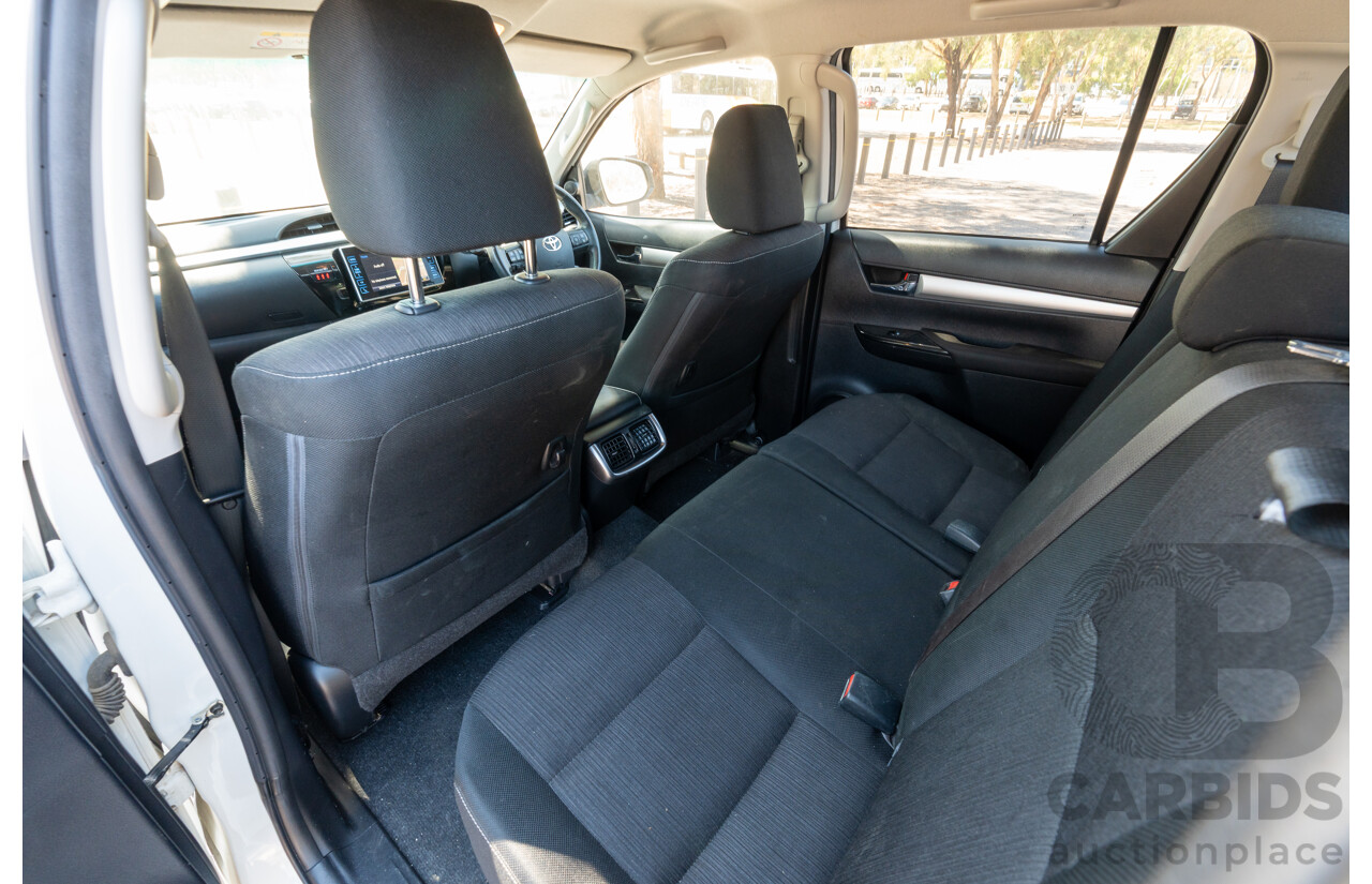 12/2017 Toyota Hilux SR5 (4x4) GUN126R Dual Cab Utility Glacier White Turbo Diesel 2.8L