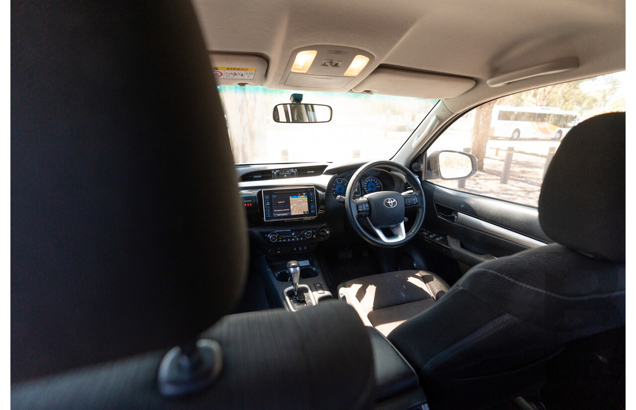 12/2017 Toyota Hilux SR5 (4x4) GUN126R Dual Cab Utility Glacier White Turbo Diesel 2.8L