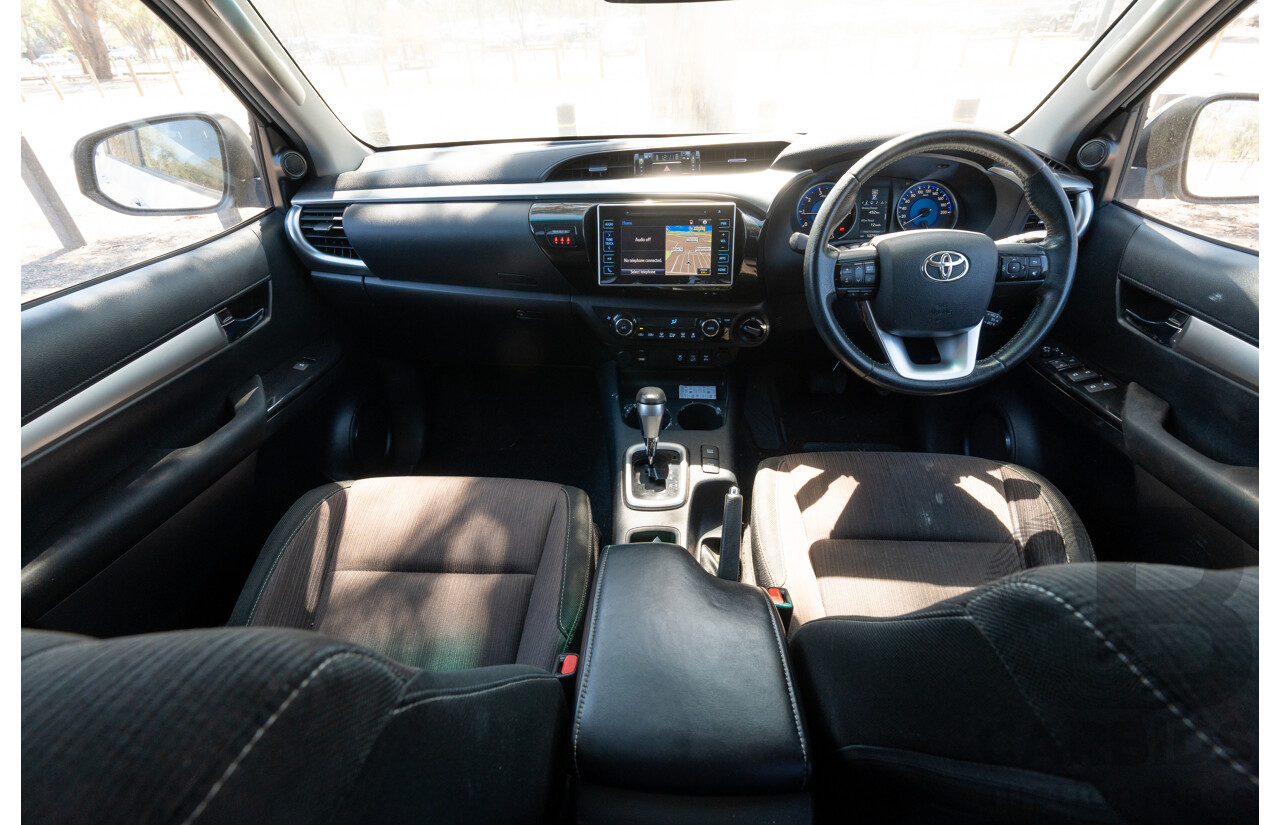 12/2017 Toyota Hilux SR5 (4x4) GUN126R Dual Cab Utility Glacier White Turbo Diesel 2.8L