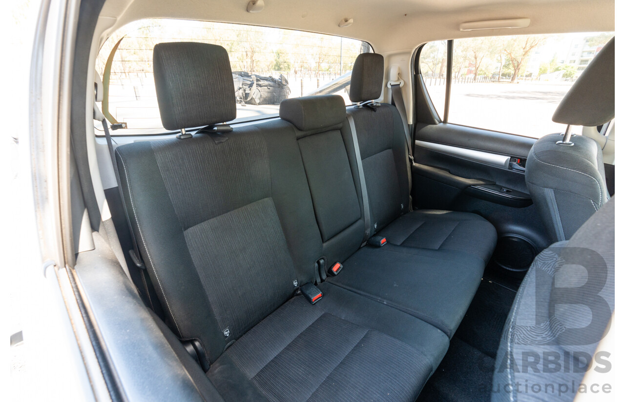 12/2017 Toyota Hilux SR5 (4x4) GUN126R Dual Cab Utility Glacier White Turbo Diesel 2.8L