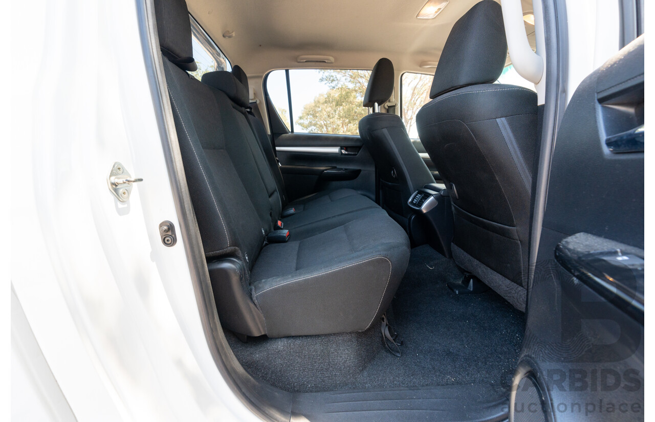 12/2017 Toyota Hilux SR5 (4x4) GUN126R Dual Cab Utility Glacier White Turbo Diesel 2.8L