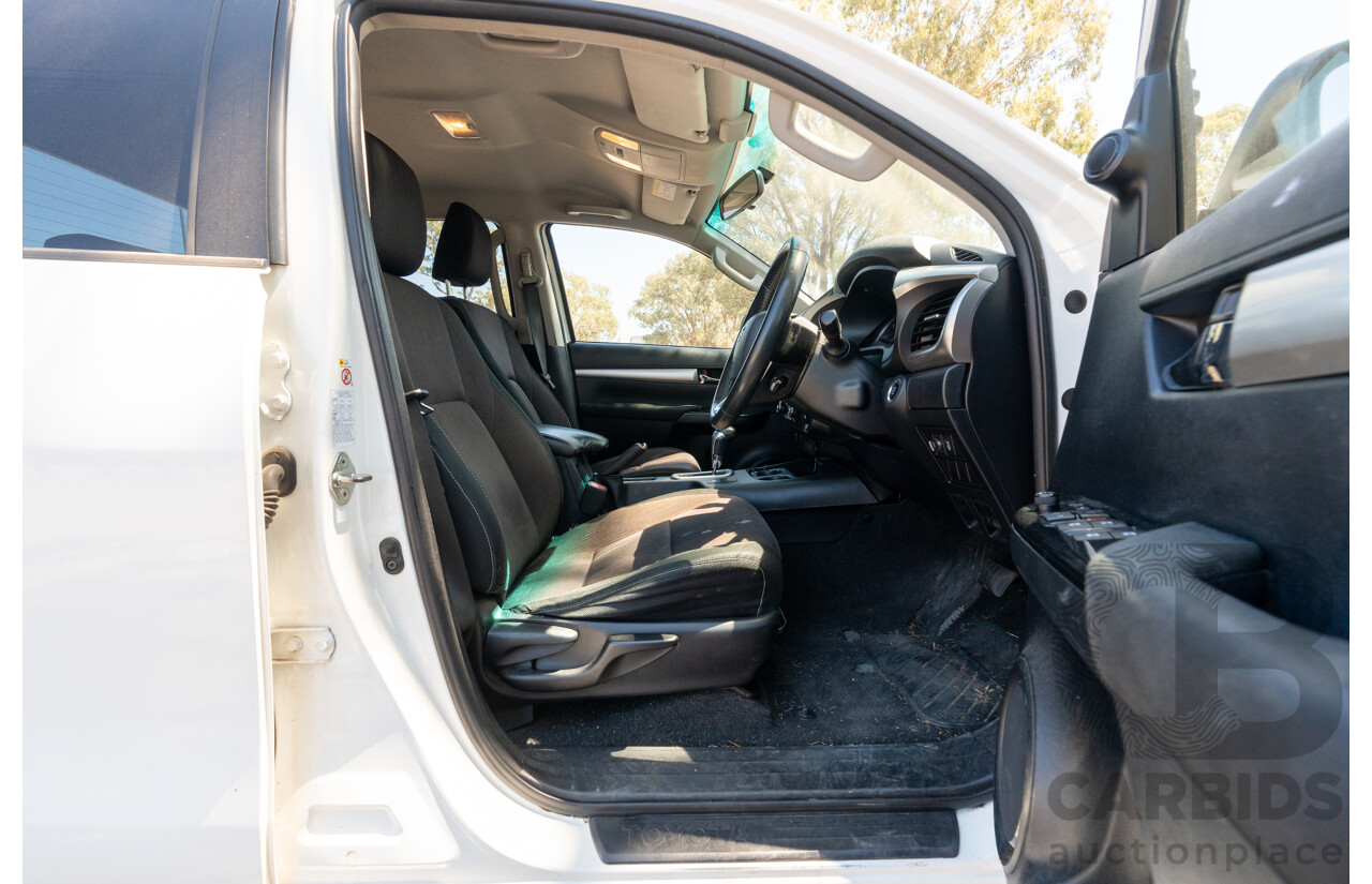 12/2017 Toyota Hilux SR5 (4x4) GUN126R Dual Cab Utility Glacier White Turbo Diesel 2.8L