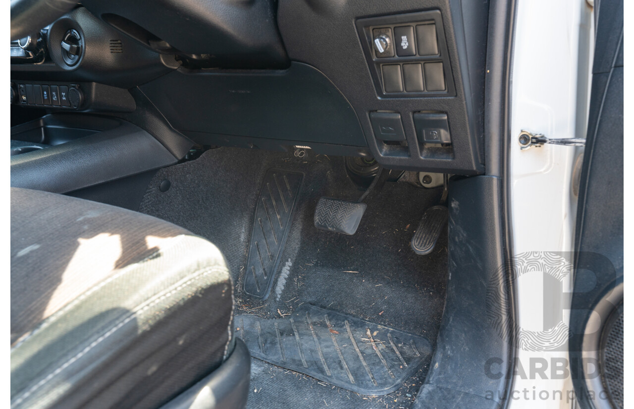 12/2017 Toyota Hilux SR5 (4x4) GUN126R Dual Cab Utility Glacier White Turbo Diesel 2.8L