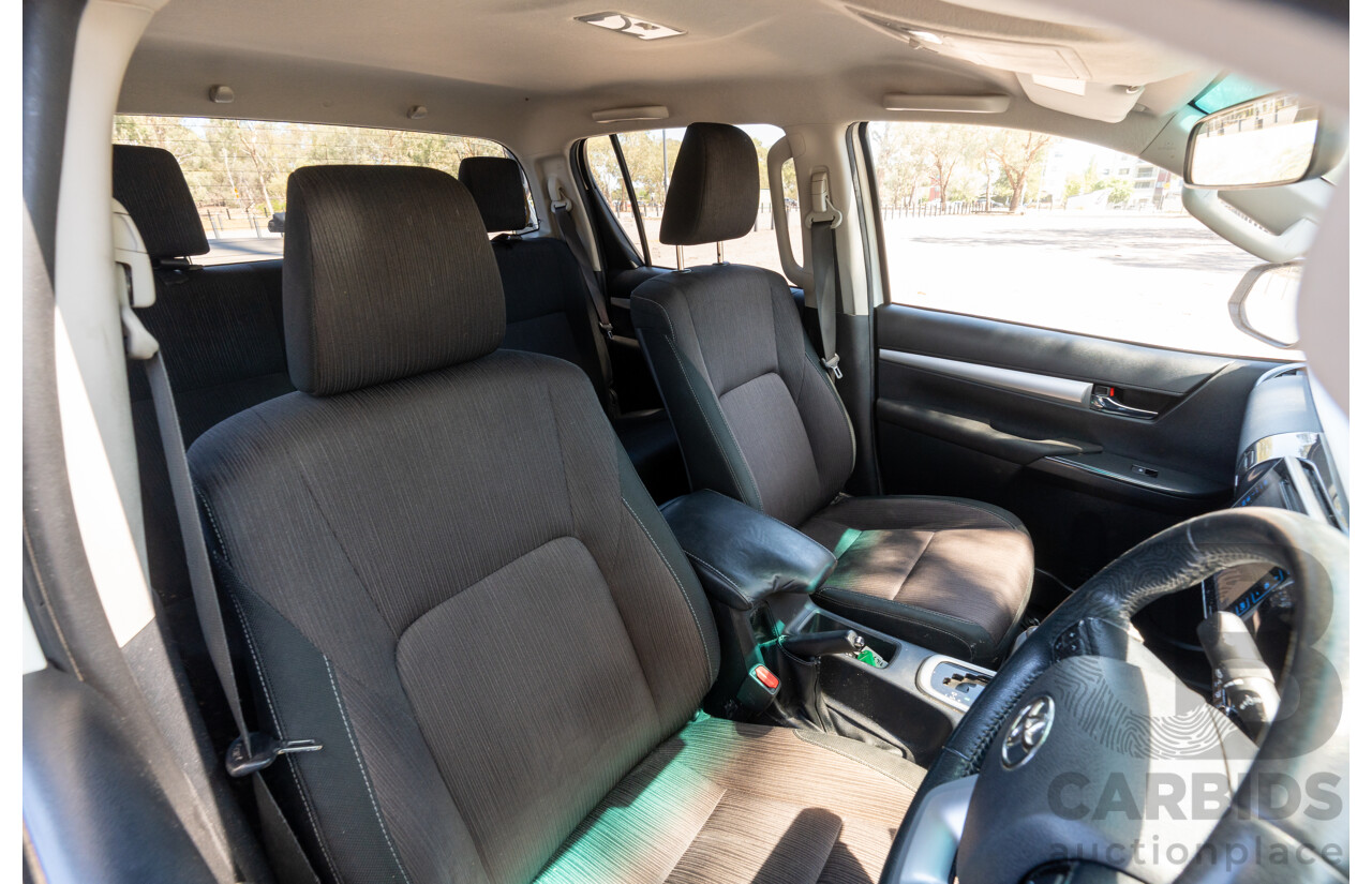 12/2017 Toyota Hilux SR5 (4x4) GUN126R Dual Cab Utility Glacier White Turbo Diesel 2.8L