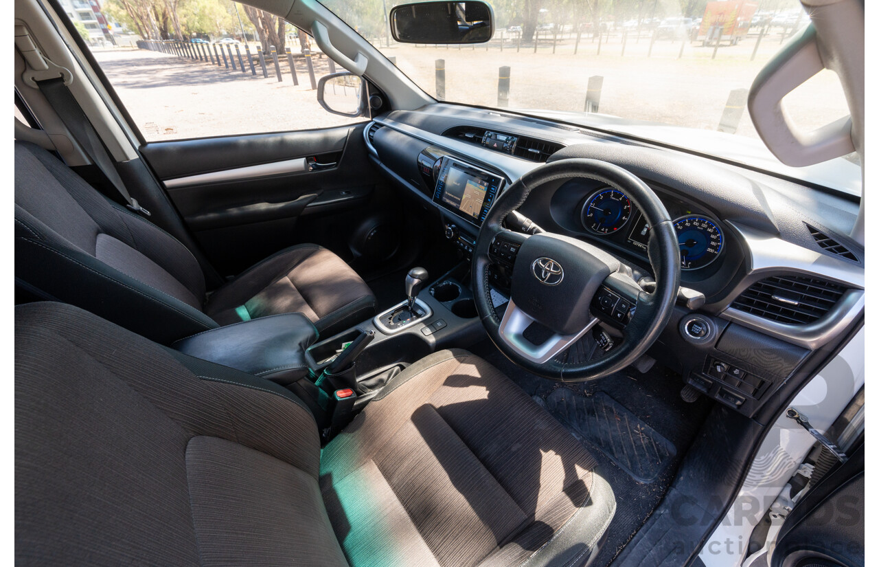 12/2017 Toyota Hilux SR5 (4x4) GUN126R Dual Cab Utility Glacier White Turbo Diesel 2.8L