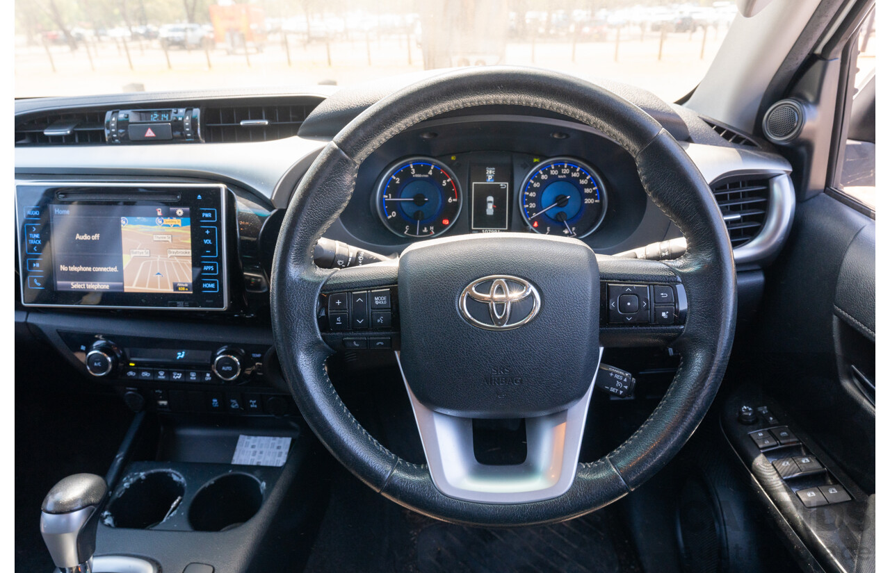 12/2017 Toyota Hilux SR5 (4x4) GUN126R Dual Cab Utility Glacier White Turbo Diesel 2.8L