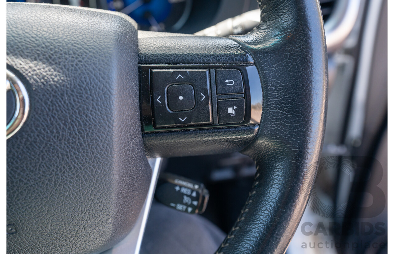 12/2017 Toyota Hilux SR5 (4x4) GUN126R Dual Cab Utility Glacier White Turbo Diesel 2.8L