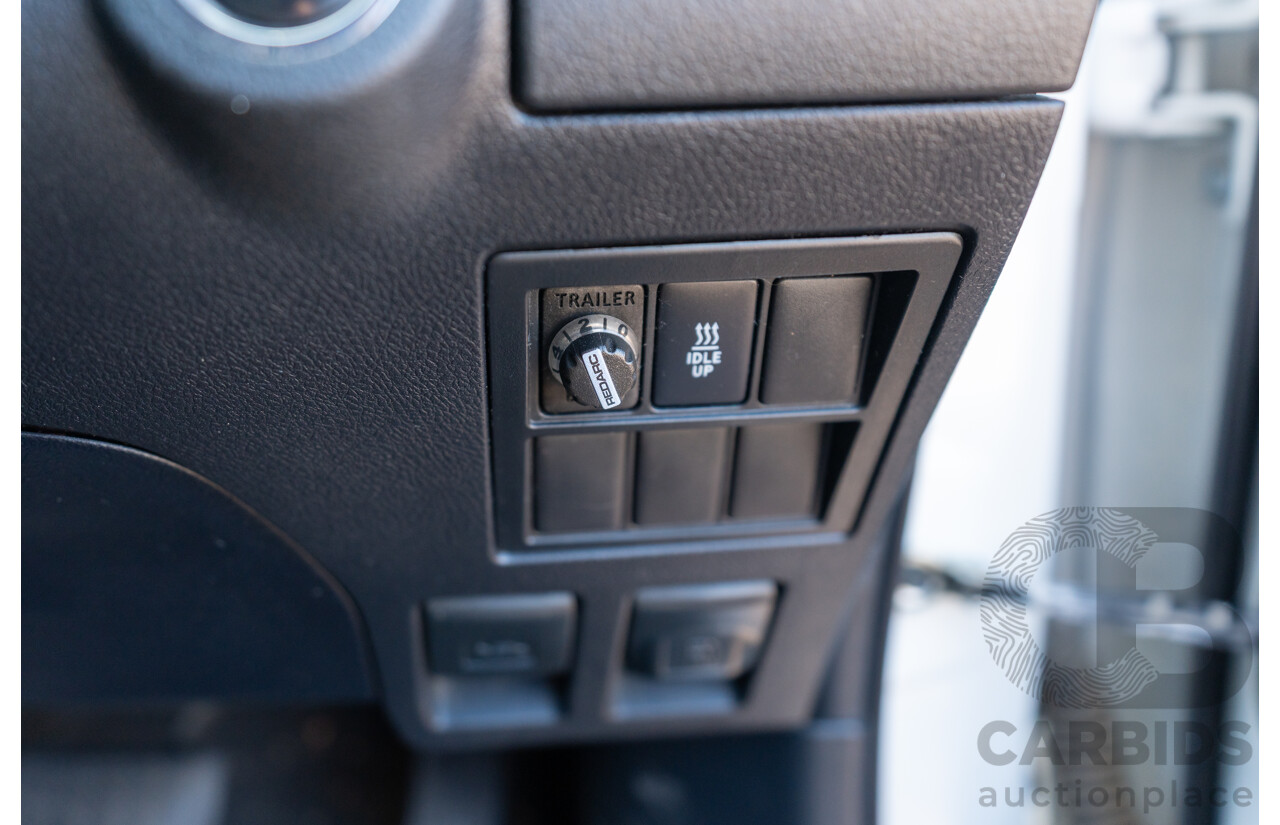 12/2017 Toyota Hilux SR5 (4x4) GUN126R Dual Cab Utility Glacier White Turbo Diesel 2.8L