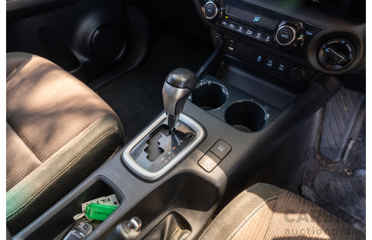 12/2017 Toyota Hilux SR5 (4x4) GUN126R Dual Cab Utility Glacier White Turbo Diesel 2.8L