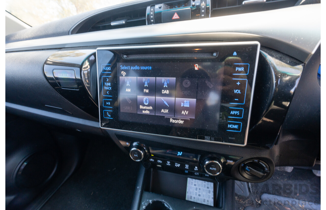 12/2017 Toyota Hilux SR5 (4x4) GUN126R Dual Cab Utility Glacier White Turbo Diesel 2.8L