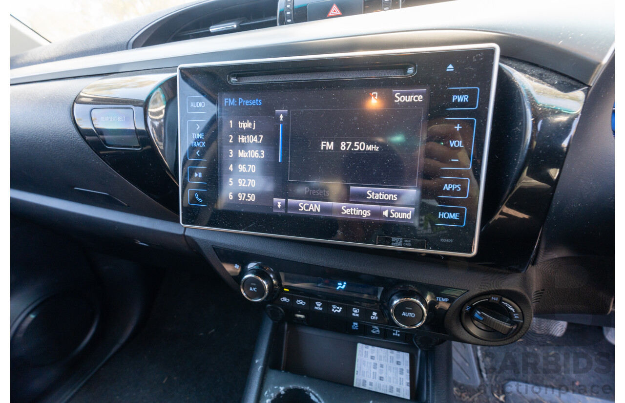 12/2017 Toyota Hilux SR5 (4x4) GUN126R Dual Cab Utility Glacier White Turbo Diesel 2.8L