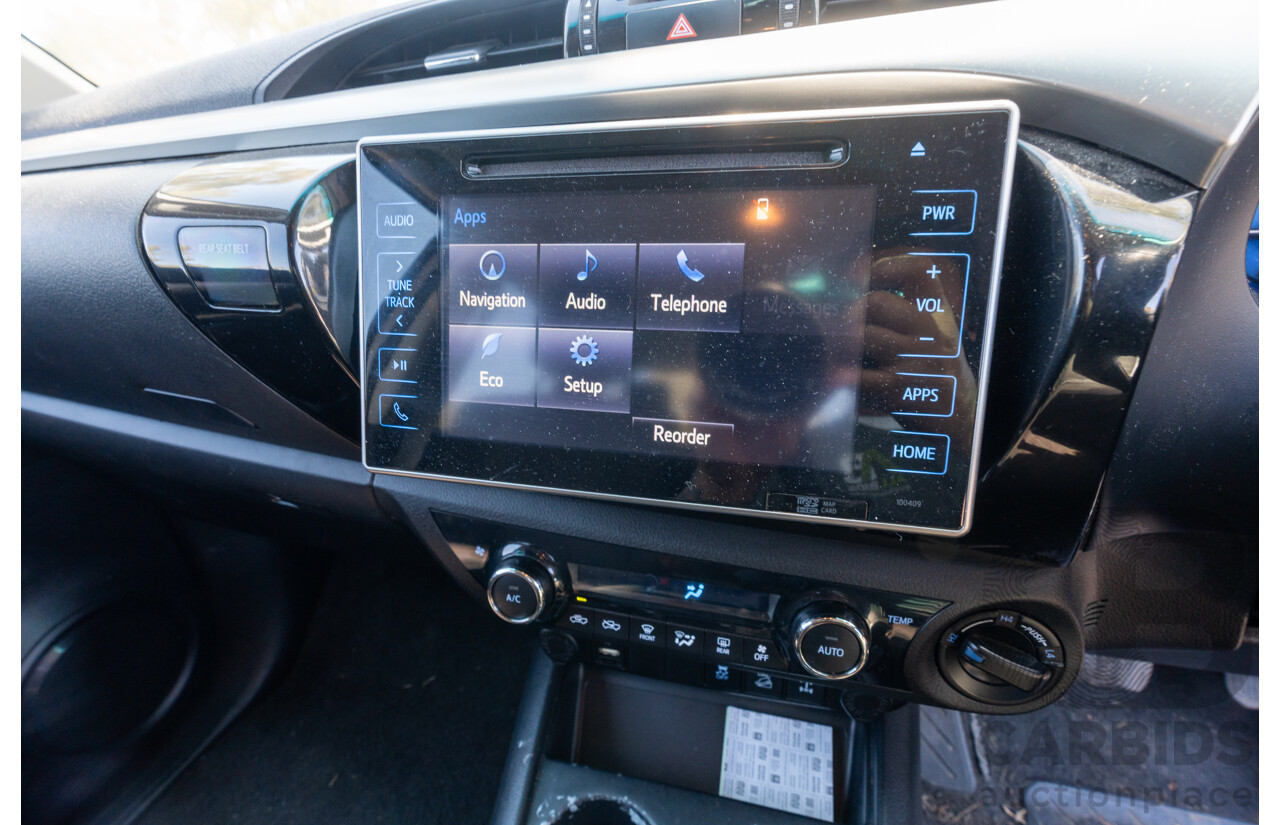 12/2017 Toyota Hilux SR5 (4x4) GUN126R Dual Cab Utility Glacier White Turbo Diesel 2.8L