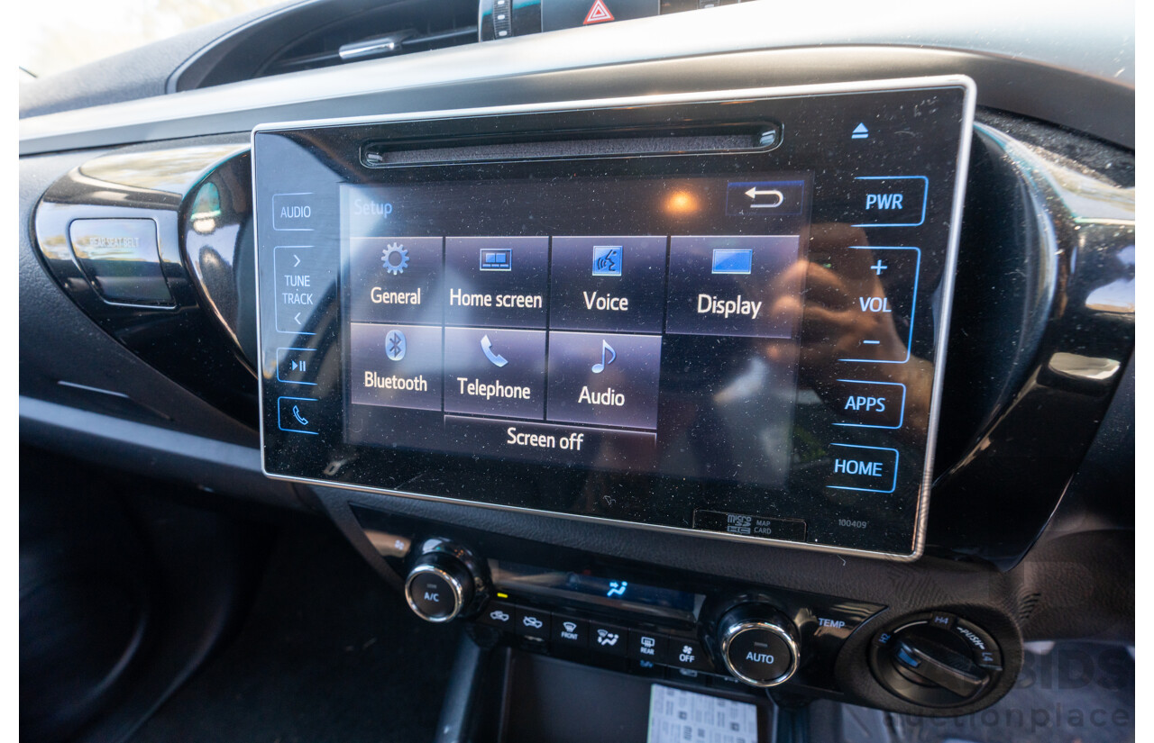 12/2017 Toyota Hilux SR5 (4x4) GUN126R Dual Cab Utility Glacier White Turbo Diesel 2.8L