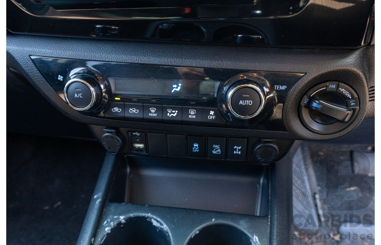 12/2017 Toyota Hilux SR5 (4x4) GUN126R Dual Cab Utility Glacier White Turbo Diesel 2.8L