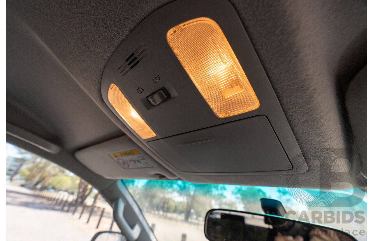 12/2017 Toyota Hilux SR5 (4x4) GUN126R Dual Cab Utility Glacier White Turbo Diesel 2.8L