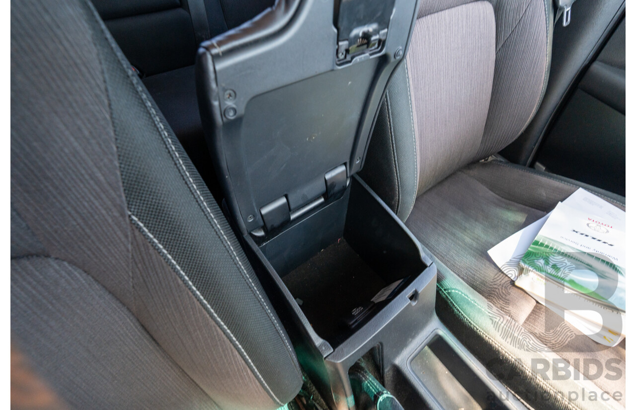 12/2017 Toyota Hilux SR5 (4x4) GUN126R Dual Cab Utility Glacier White Turbo Diesel 2.8L