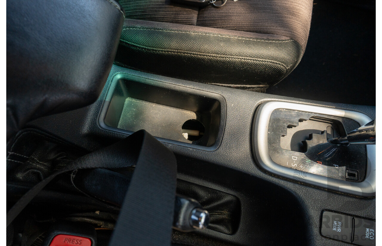 12/2017 Toyota Hilux SR5 (4x4) GUN126R Dual Cab Utility Glacier White Turbo Diesel 2.8L