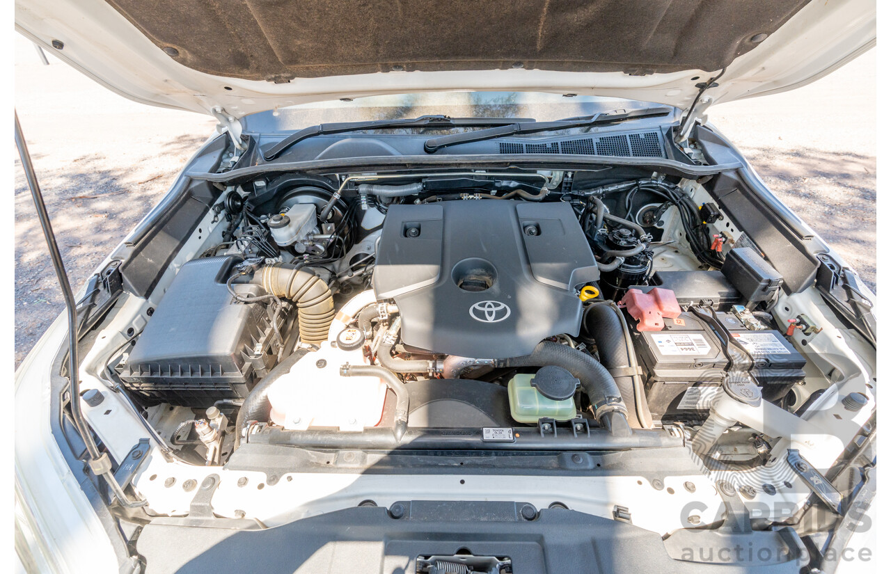 12/2017 Toyota Hilux SR5 (4x4) GUN126R Dual Cab Utility Glacier White Turbo Diesel 2.8L