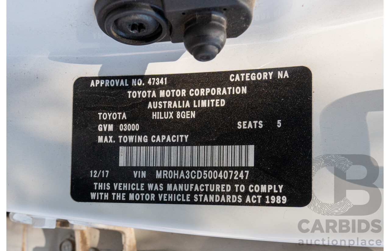 12/2017 Toyota Hilux SR5 (4x4) GUN126R Dual Cab Utility Glacier White Turbo Diesel 2.8L