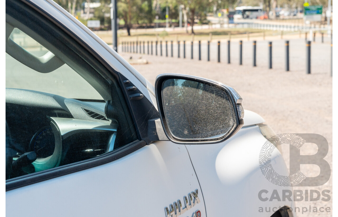 12/2017 Toyota Hilux SR5 (4x4) GUN126R Dual Cab Utility Glacier White Turbo Diesel 2.8L