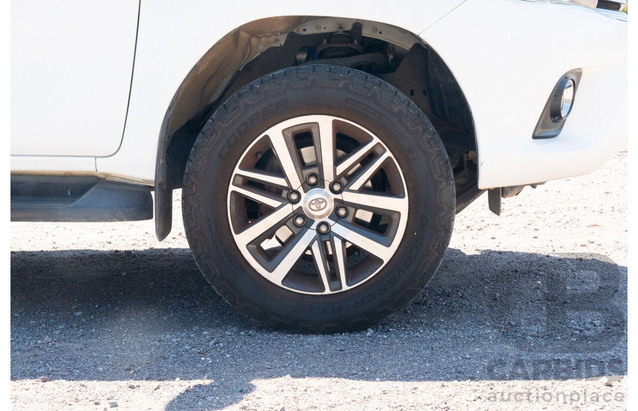 12/2017 Toyota Hilux SR5 (4x4) GUN126R Dual Cab Utility Glacier White Turbo Diesel 2.8L