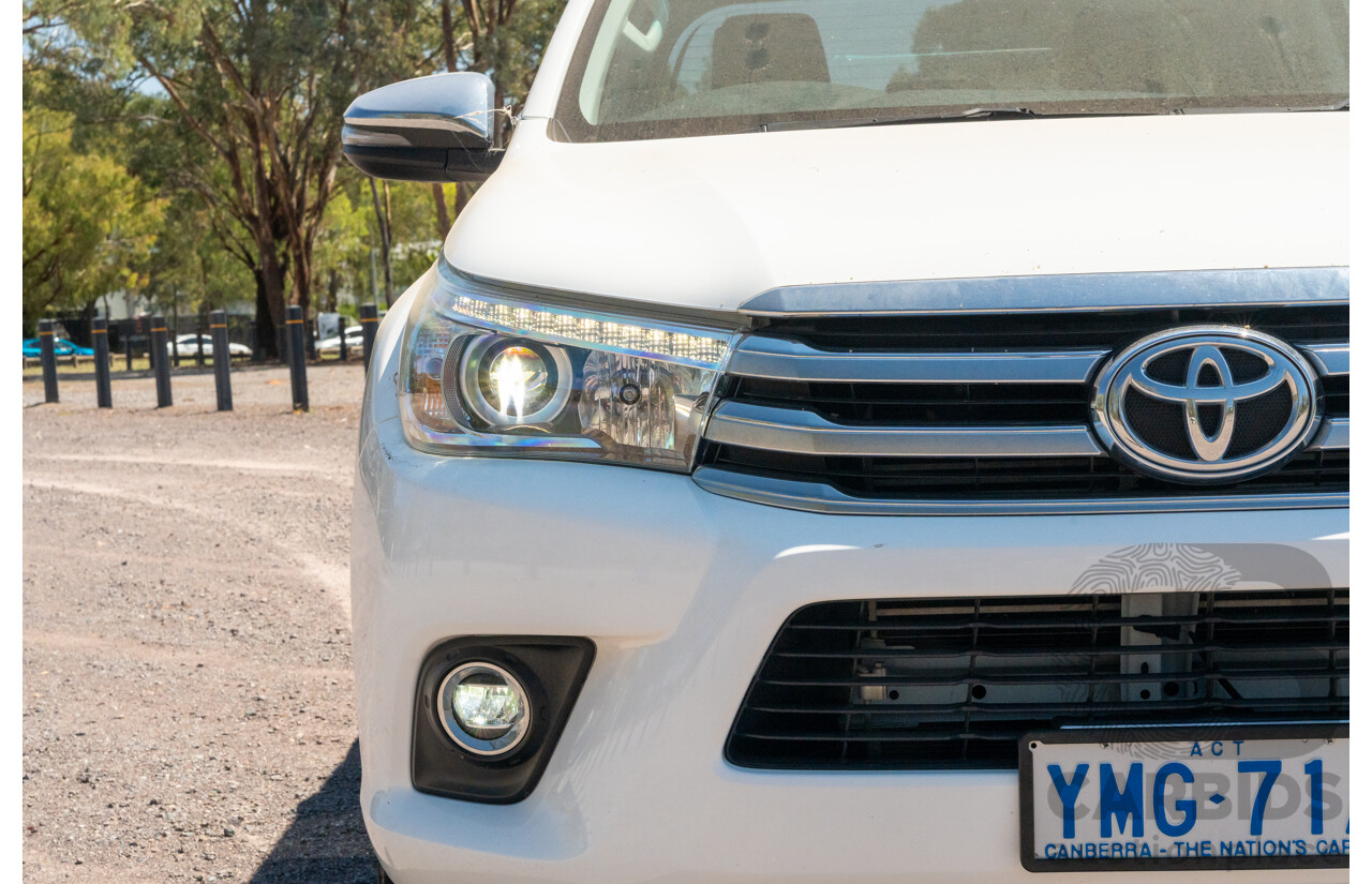 12/2017 Toyota Hilux SR5 (4x4) GUN126R Dual Cab Utility Glacier White Turbo Diesel 2.8L