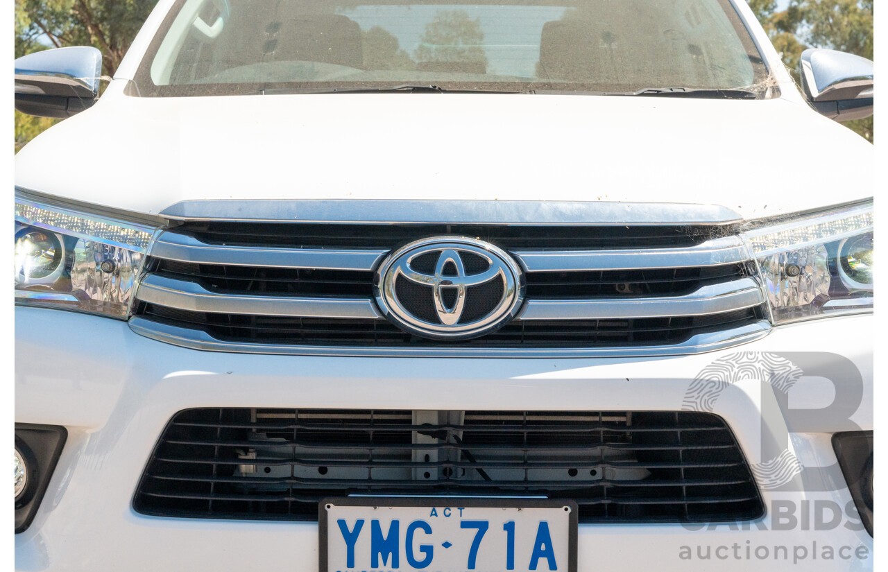 12/2017 Toyota Hilux SR5 (4x4) GUN126R Dual Cab Utility Glacier White Turbo Diesel 2.8L