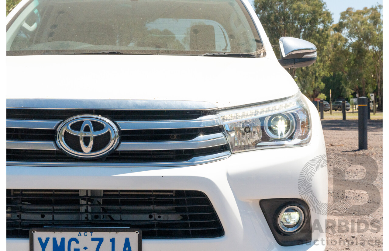12/2017 Toyota Hilux SR5 (4x4) GUN126R Dual Cab Utility Glacier White Turbo Diesel 2.8L