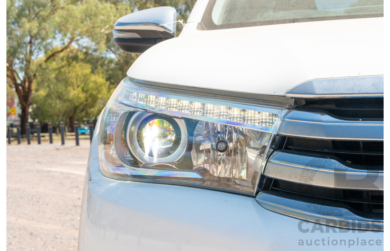 12/2017 Toyota Hilux SR5 (4x4) GUN126R Dual Cab Utility Glacier White Turbo Diesel 2.8L